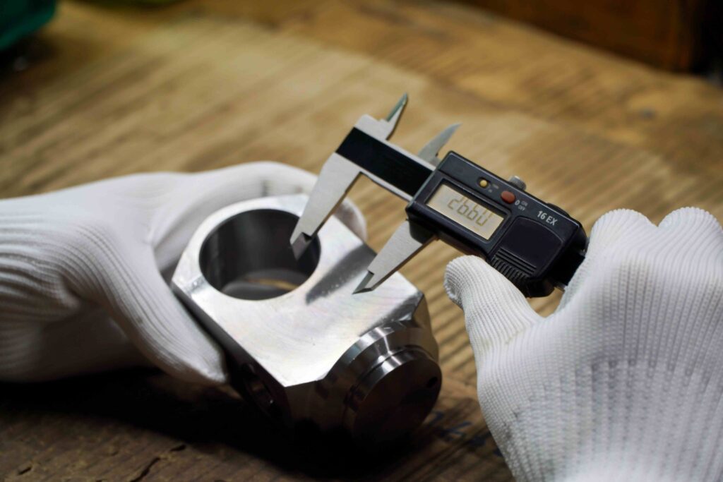 sprawdzanie jakości podczas montażu mechanicznego.