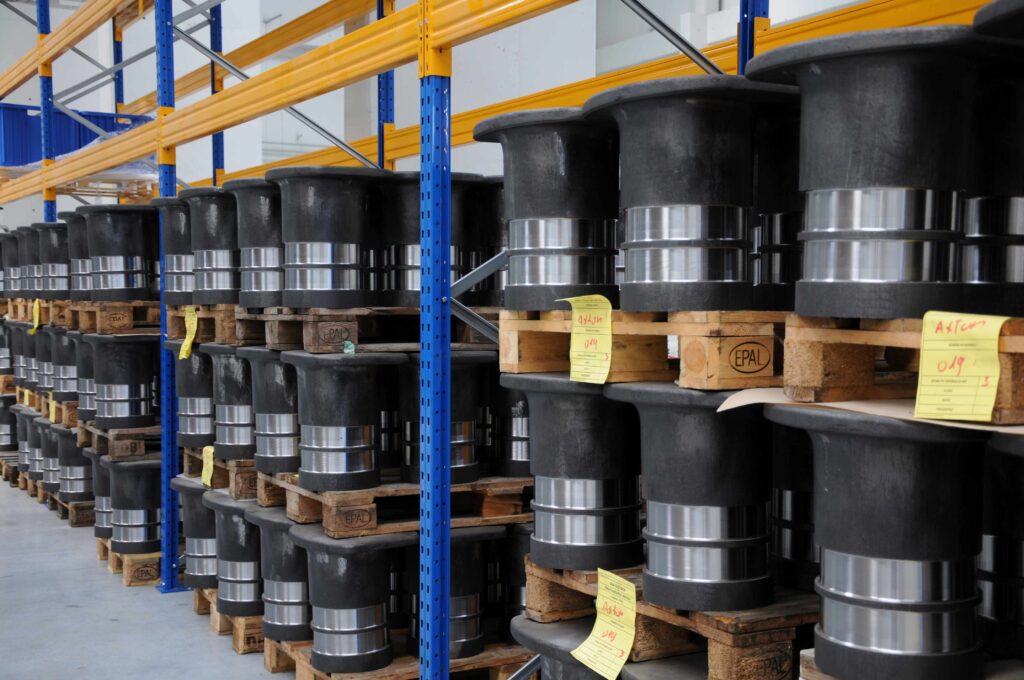 Magazyn z komponentami mechanicznymi.