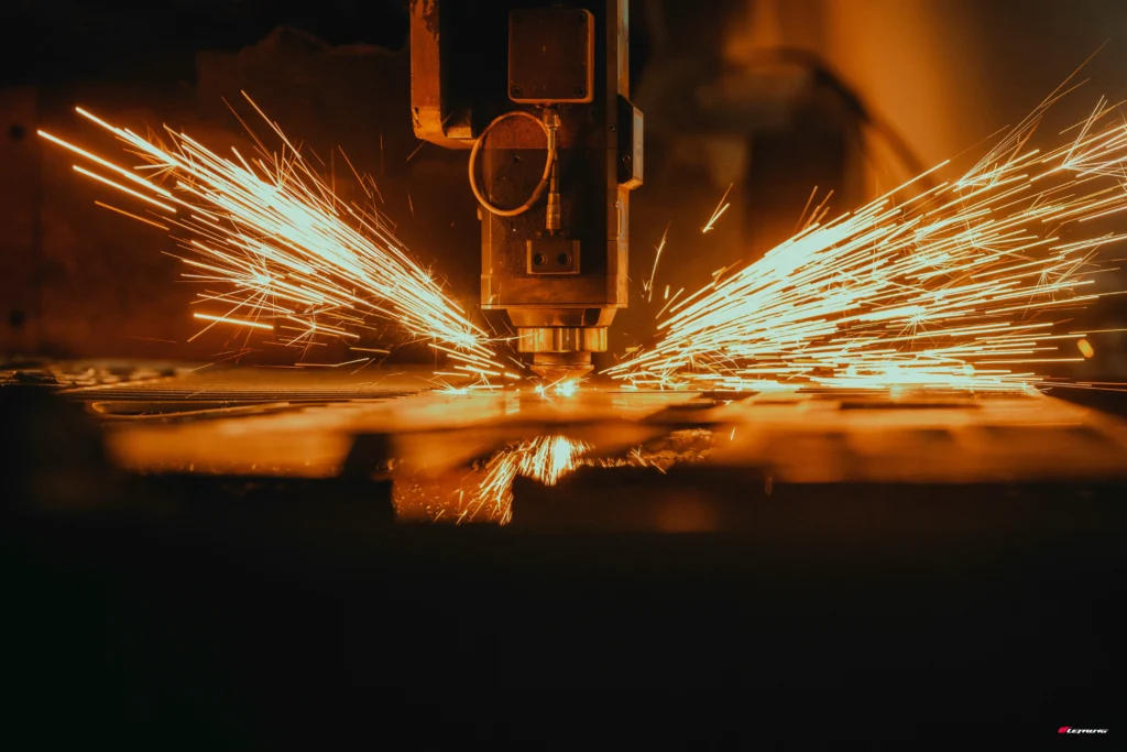 Metallbearbeitung als Symbolbild für die CNC-Bearbeitung exzentrischer Bauteile